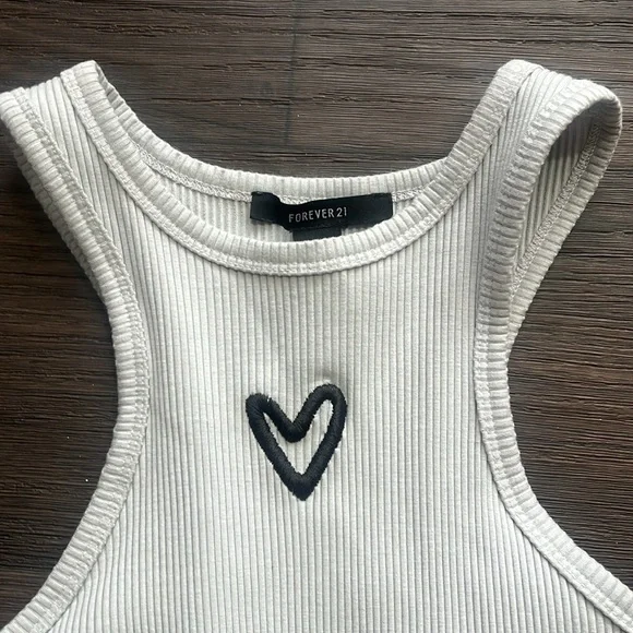 Cute off white/grey top - Picture 2 of 3